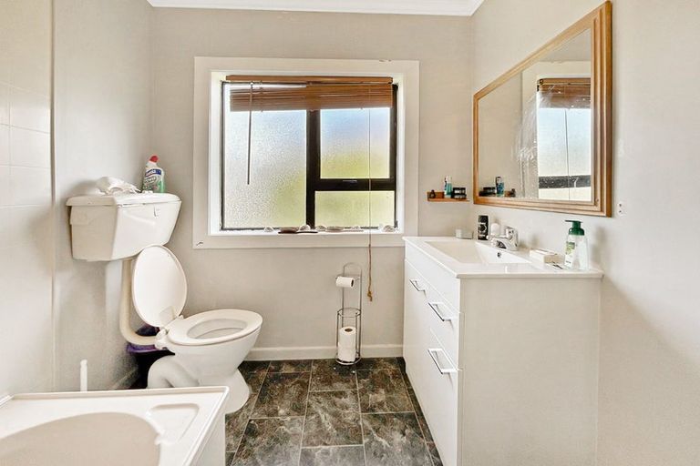 Photo of property in 11 Charles Street, Grasmere, Invercargill, 9810