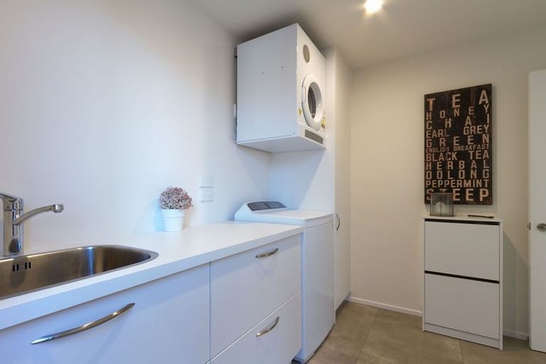 Photo of property in 2 Alpha Close, Wanaka, 9305