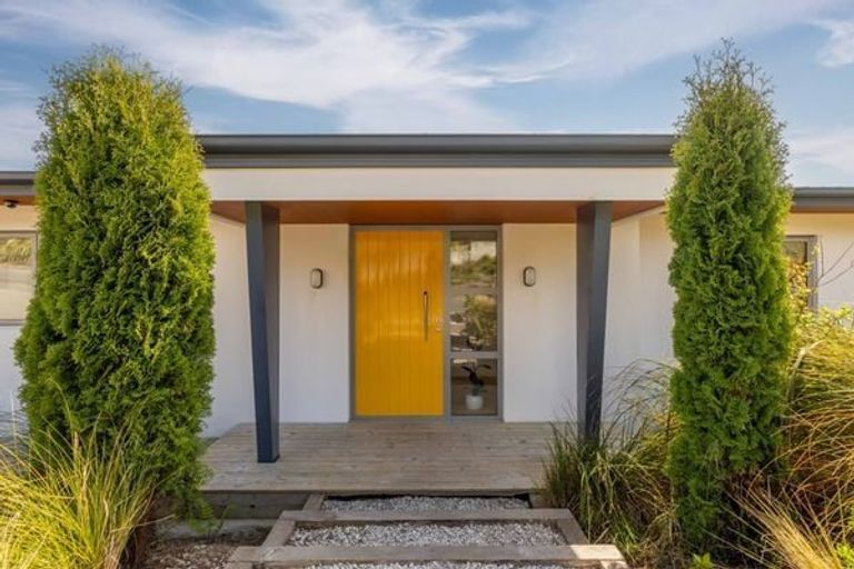 Photo of property in 5 Stoneyridge Close, Mount Pleasant, Christchurch, 8081