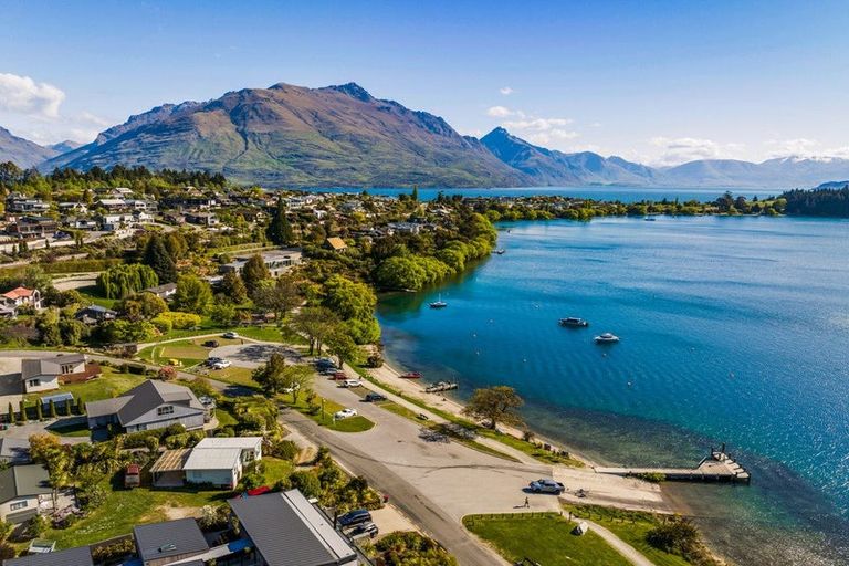 Photo of property in 497 Peninsula Road, Kelvin Heights, Queenstown, 9300