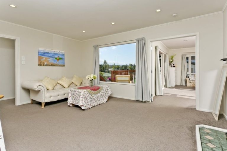 Photo of property in 33 Diana Drive, Glenfield, Auckland, 0627