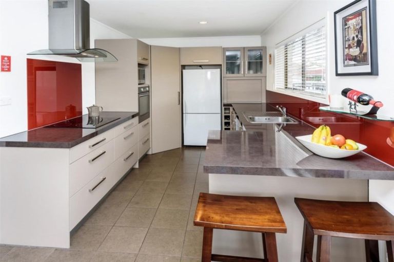 Photo of property in 2/15 Dowling Place, Pakuranga, Auckland, 2010