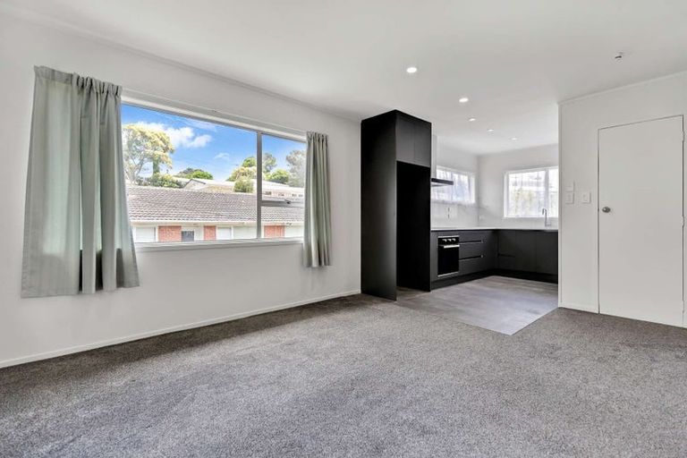 Photo of property in 2/42 Sheridan Drive, New Lynn, Auckland, 0600