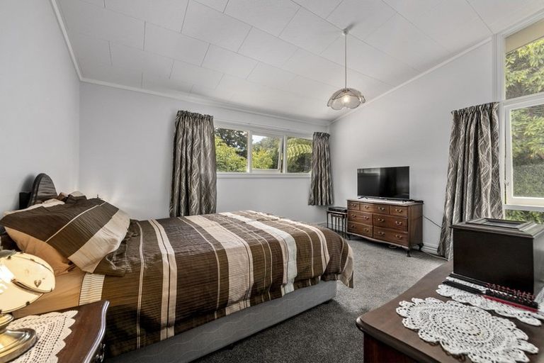 Photo of property in 57 Blue Mountains Road, Pinehaven, Upper Hutt, 5019