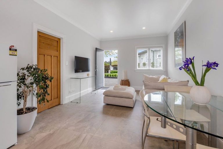 Photo of property in 17 Griggs Road, Whitford, Howick, 2571