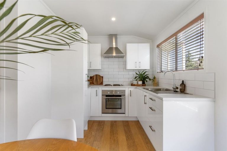 Photo of property in 2/79 Moore Street, Hillcrest, Auckland, 0627