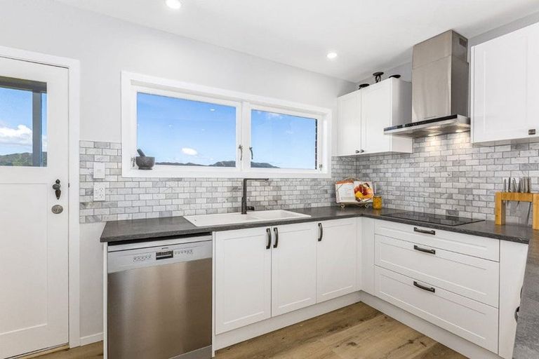 Photo of property in 18 Palm Grove, Belmont, Lower Hutt, 5010