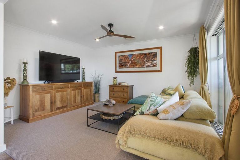 Photo of property in 29 Lakeside Terrace, Omokoroa, 3114