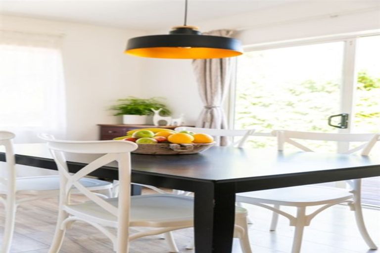 Photo of property in 2/2 Becroft Drive, Forrest Hill, Auckland, 0620