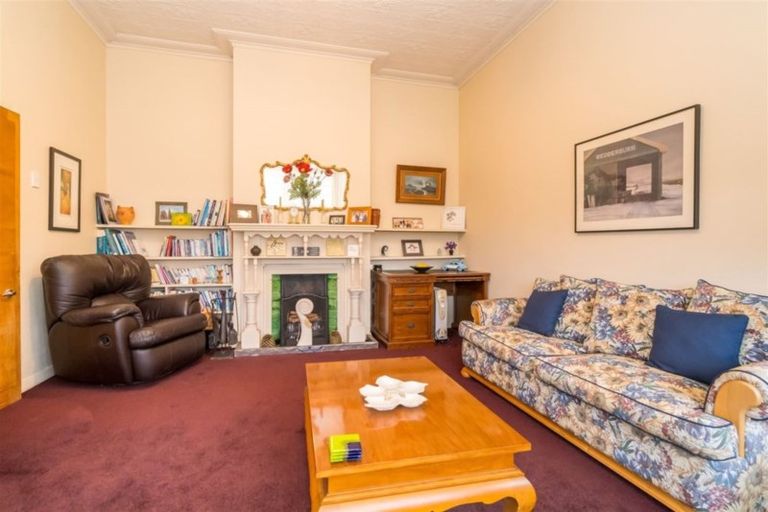 Photo of property in 121 Macandrew Road, South Dunedin, Dunedin, 9012