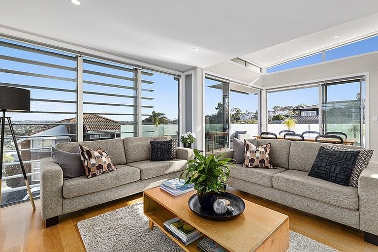 Photo of property in 2/49 Seaview Road, Castor Bay, Auckland, 0620