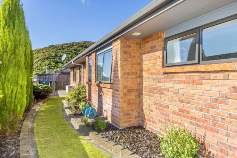 Photo of property in 5 Beaufort Close, Kingsley Heights, Upper Hutt, 5018