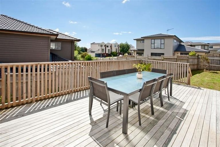 Photo of property in 29 Canyon Drive, Oteha, Auckland, 0632