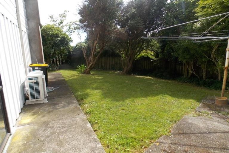 Photo of property in 15 Bancroft Terrace, Newlands, Wellington, 6037