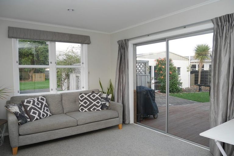 Photo of property in 21 Mazengarb Road, Paraparaumu Beach, Paraparaumu, 5032