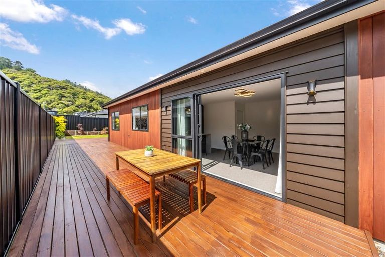 Photo of property in 11 Buddle Road, Wallaceville, Upper Hutt, 5018