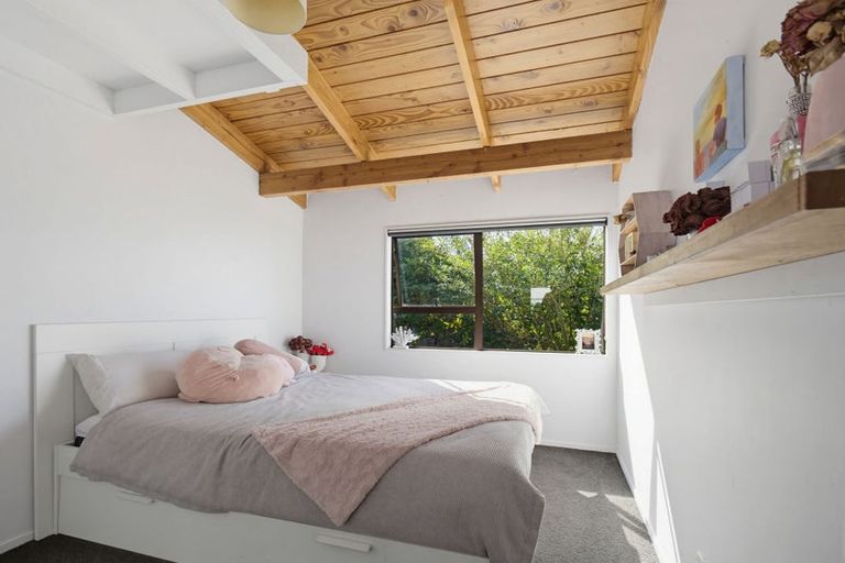 Photo of property in 57 John Dee Crescent, Red Beach, 0932