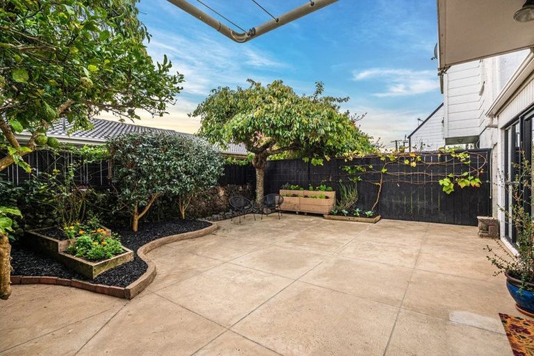 Photo of property in 4/5 Patterson Street, Sandringham, Auckland, 1041