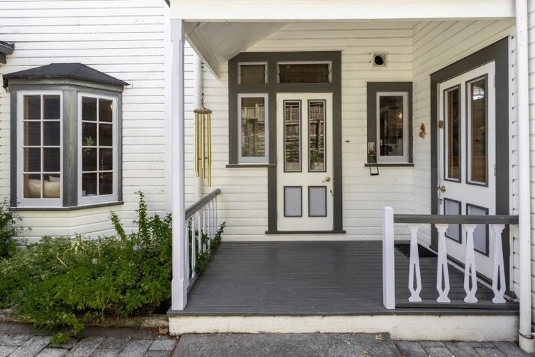 Photo of property in 43 Napier Terrace, Hospital Hill, Napier, 4110