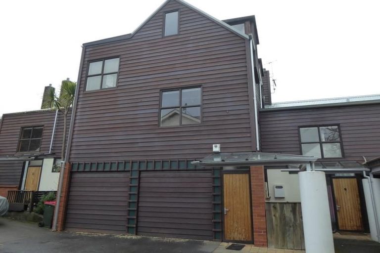 Photo of property in 2/80 Hobson Street, Thorndon, Wellington, 6011