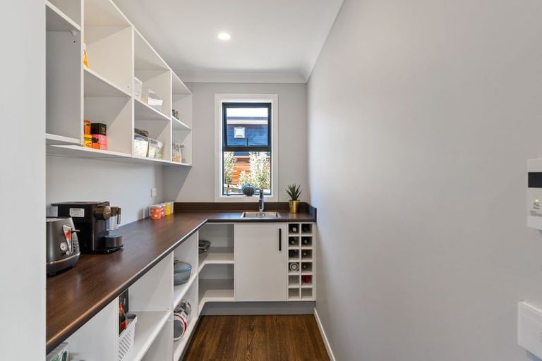 Photo of property in 2 Cessna Way, Newlands, Wellington, 6037