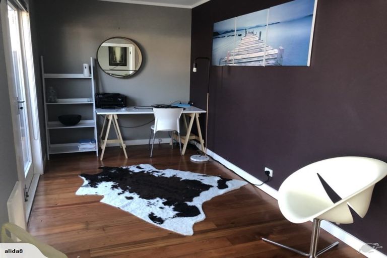 Photo of property in 10 Palm Avenue, Lyall Bay, Wellington, 6022