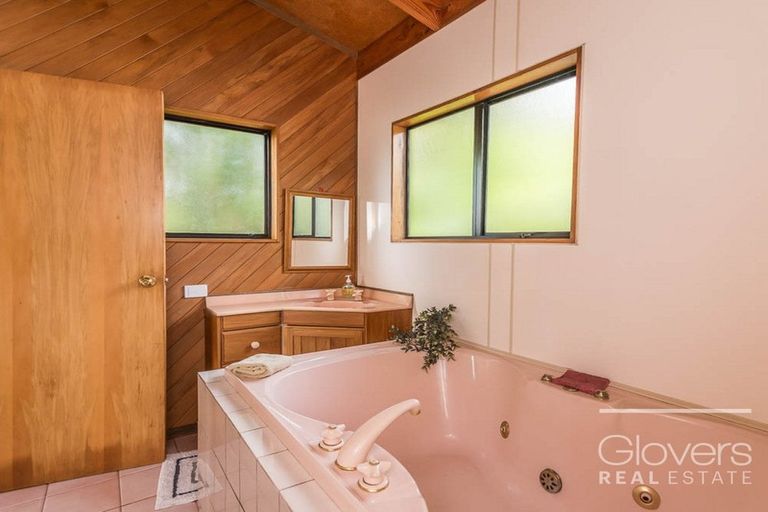 Photo of property in 23 Te Ahuahu Road, Piha, New Lynn, 0772