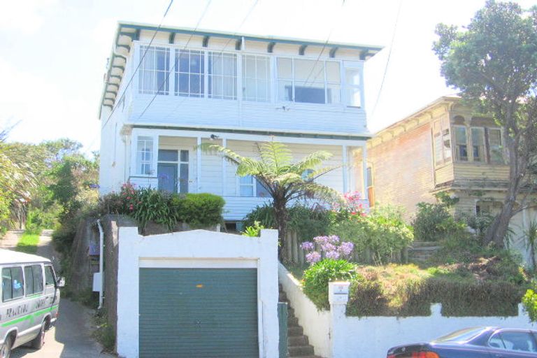 Photo of property in 32 Wright Street, Mount Cook, Wellington, 6021