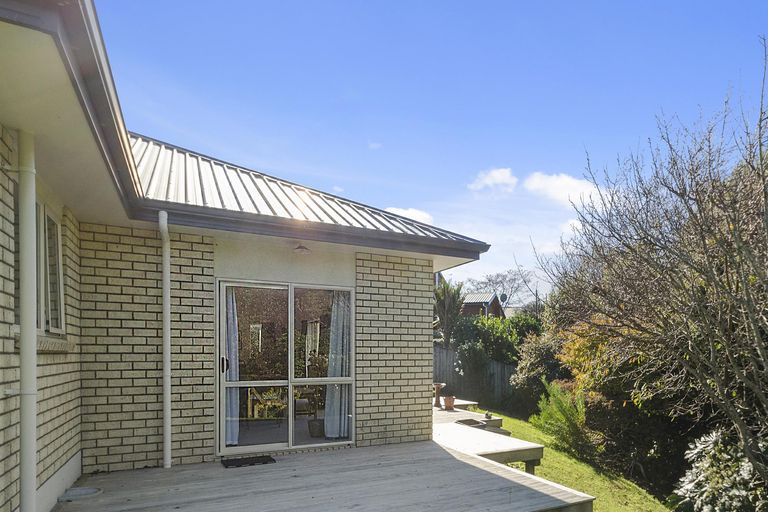 Photo of property in 24 Brookesmith Drive, Waiuku, 2123