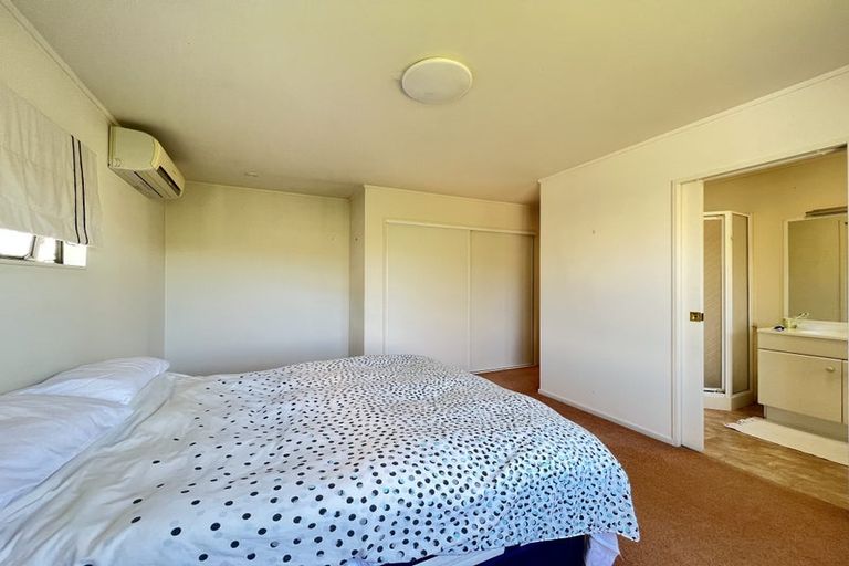 Photo of property in 2/5 Pelican Lane, Unsworth Heights, Auckland, 0632