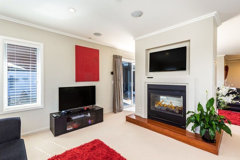 Photo of property in 2 Pukenamu Road, Rainbow Point, Taupo, 3330