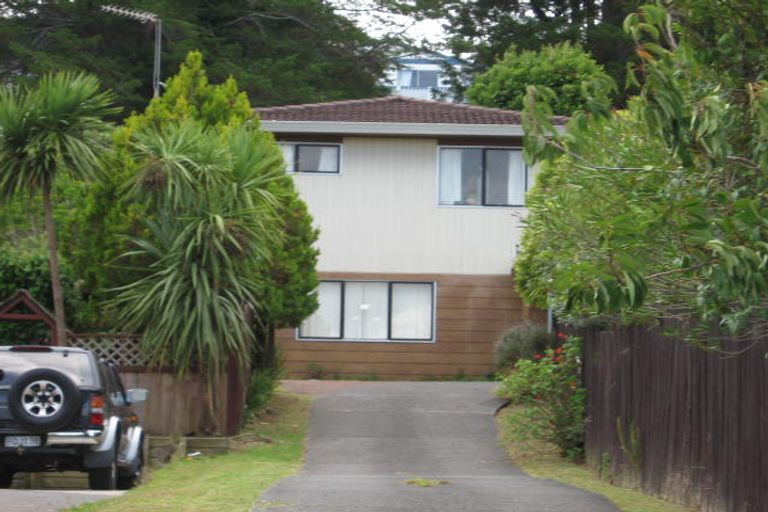 Photo of property in 1/11 Lambrown Drive, Totara Vale, Auckland, 0629