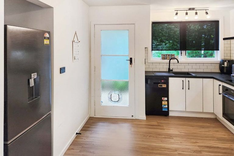 Photo of property in 2/5 Coates Grove, Silverstream, Upper Hutt, 5019