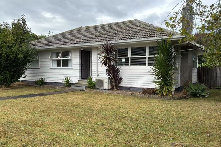 Photo of property in 6 Hereford Street, Te Atatu Peninsula, Auckland, 0610