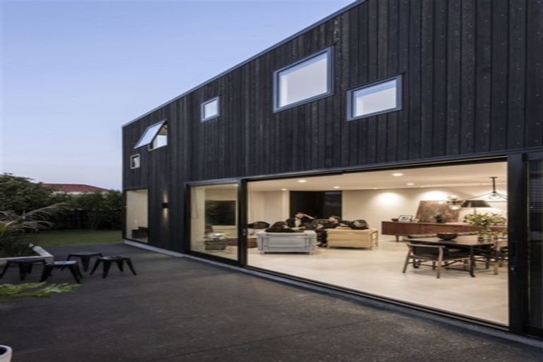 Photo of property in 12 Edgeware Road, St Albans, Christchurch, 8014