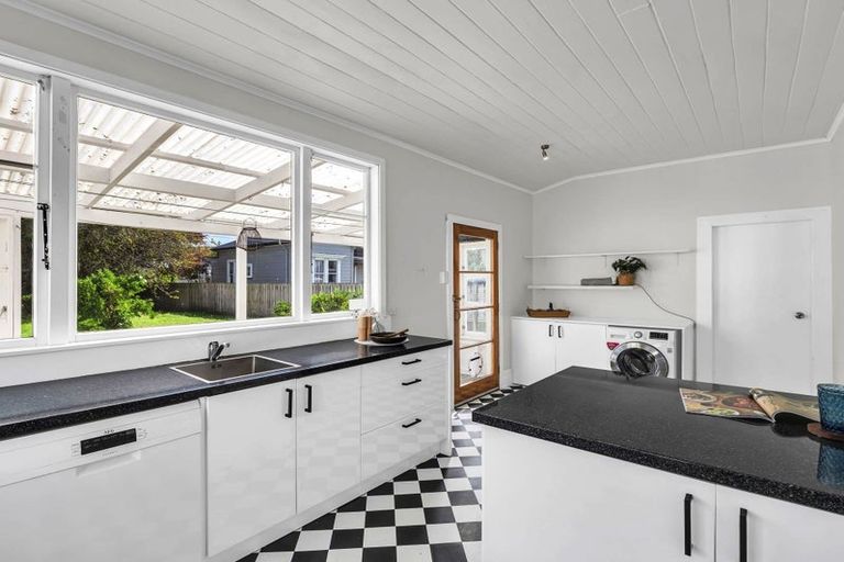 Photo of property in 15 Kelvin Street, Aramoho, Whanganui, 4500