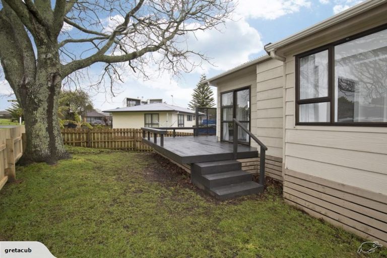 Photo of property in 2 Chalfont Street, Mangere East, Auckland, 2024