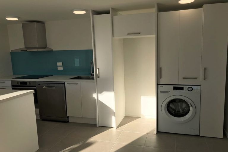 Photo of property in 1/53 Seaview Road, Glenfield, Auckland, 0629