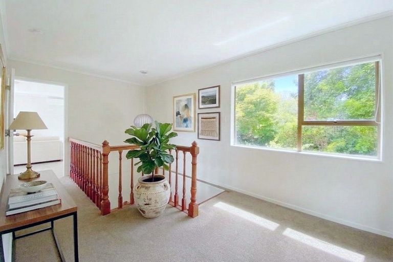 Photo of property in 2 Eastglen Road, Glen Eden, Auckland, 0602