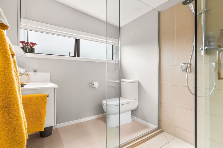 Photo of property in 16a Wharf Road, Te Atatu Peninsula, Auckland, 0610