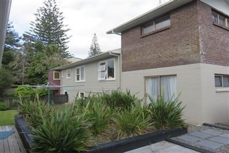 Photo of property in 223 Beach Haven Road, Beach Haven, Auckland, 0626