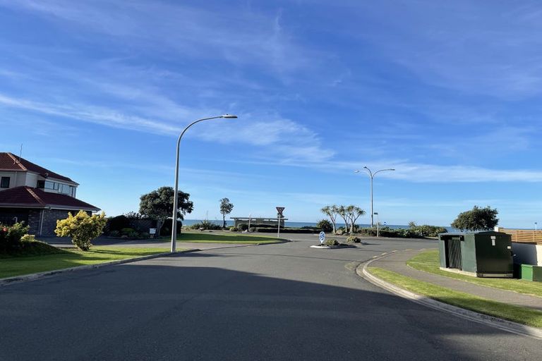 Photo of property in Beachpoint Apartments, 2/5 West End Road, Ohope, 3121