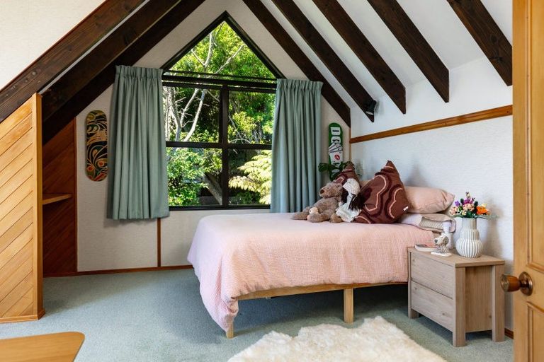 Photo of property in 2069 Queen Charlotte Drive, Ngakuta Bay, Picton, 7281