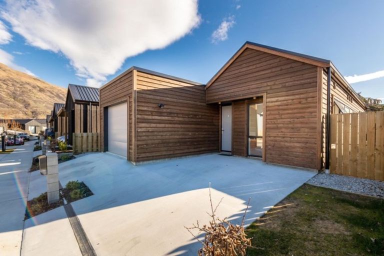 Photo of property in 19 Lauder Street, Lake Hayes, Queenstown, 9304