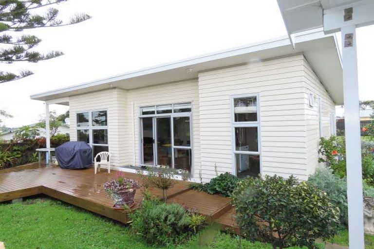 Photo of property in 116 Matipo Road, Te Atatu Peninsula, Auckland, 0610