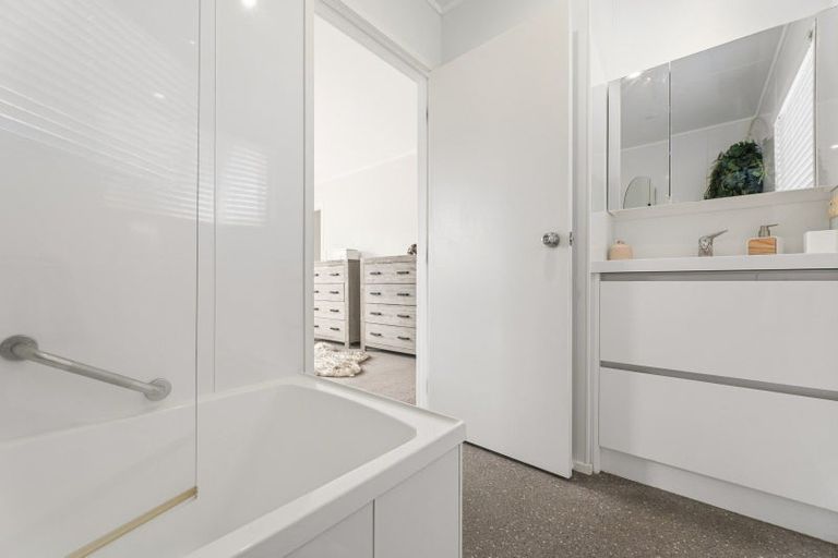 Photo of property in 10 Hillview Road, Waihi Beach, 3611