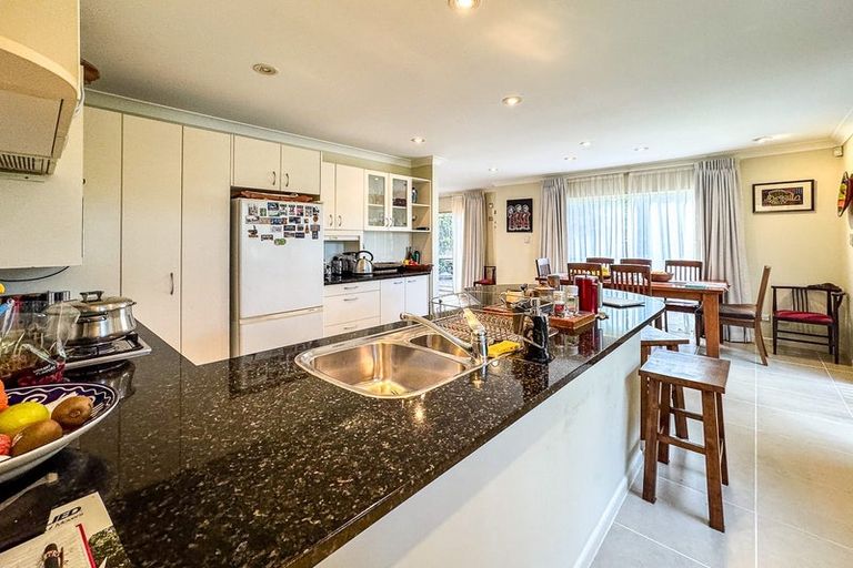 Photo of property in 2/3 Oban Road, Browns Bay, Auckland, 0630