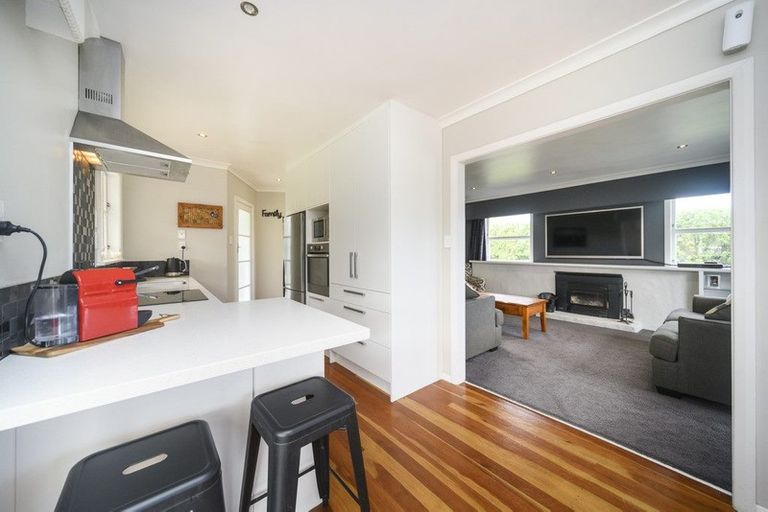 Photo of property in 18 Woburn Place, Takaro, Palmerston North, 4412