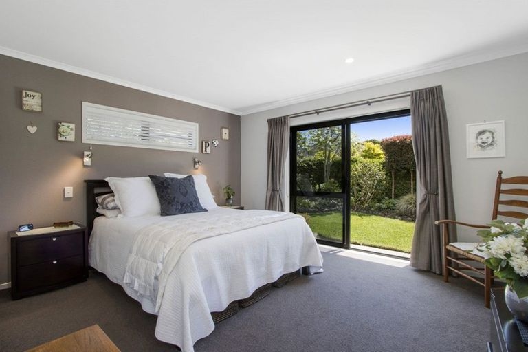 Photo of property in 10 Tranquil Grove, Omokoroa, 3114