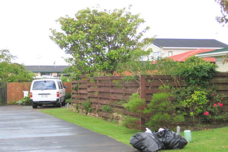 Photo of property in 11 Bungalore Place, Half Moon Bay, Auckland, 2012